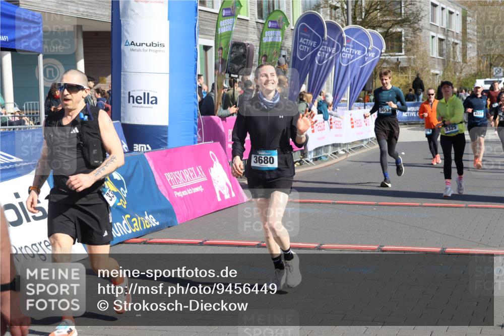 12.04.2026 - 45. Internationalen Wilhelmsburger Insellauf Strokosch-Dieckow http://msf.ph/oto/9456449 12.04.2026 10:46:03 Ziel 3337, 3680, 5325, 3653, 4139, 4531, 5694 meine-sportfotos.de