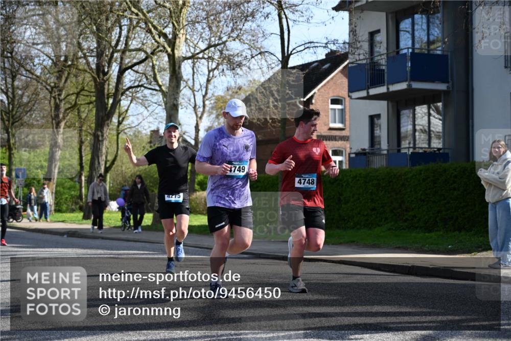 12.04.2026 - 45. Internationalen Wilhelmsburger Insellauf J. Mangold http://msf.ph/oto/9456450 12.04.2026 10:30:14 Ziel 4904, 5534, 3845, 5052, 4275, 4748, 4749, 3081, 3958, 4340, 2317, 5841, 5236, 5841, 5236, 4713, 2323, 4787, 3095, 3016 meine-sportfotos.de