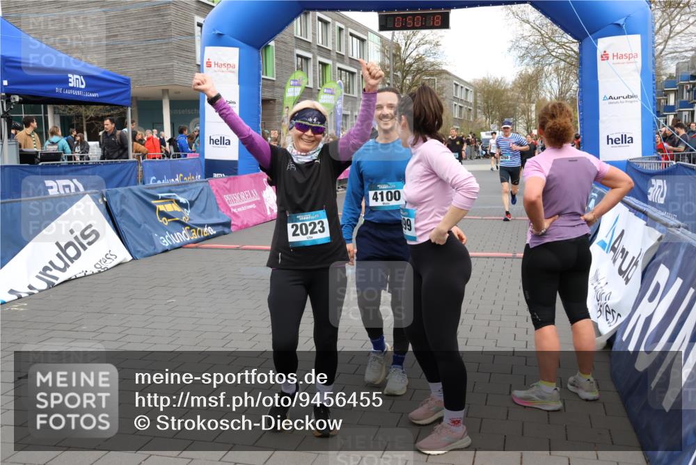 12.04.2026 - 45. Internationalen Wilhelmsburger Insellauf Strokosch-Dieckow http://msf.ph/oto/9456455 12.04.2026 13:03:18 Ziel 2023, 4100 meine-sportfotos.de