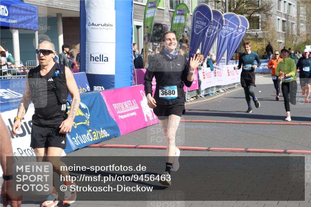 12.04.2026 - 45. Internationalen Wilhelmsburger Insellauf Strokosch-Dieckow http://msf.ph/oto/9456463 12.04.2026 10:46:03 Ziel 3337, 3680, 5325, 3653, 4139, 4531, 5694 meine-sportfotos.de