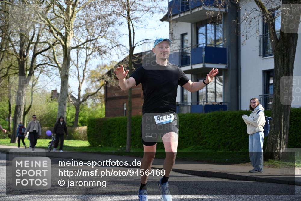 12.04.2026 - 45. Internationalen Wilhelmsburger Insellauf J. Mangold http://msf.ph/oto/9456469 12.04.2026 10:30:15 Ziel 4904, 5534, 3845, 5052, 4275, 4748, 4749, 3081, 3958, 4340, 2317, 5841, 5236, 4713, 2323, 4787, 3095, 3016 meine-sportfotos.de