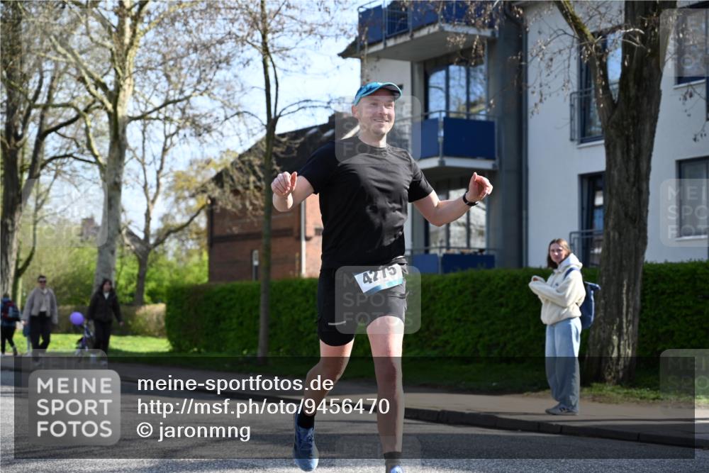 12.04.2026 - 45. Internationalen Wilhelmsburger Insellauf J. Mangold http://msf.ph/oto/9456470 12.04.2026 10:30:16 Ziel 5534, 3845, 5052, 4275, 4748, 4749, 3081, 3958, 4340, 2317, 5841, 5236, 4713, 2323, 4787, 3095, 3016 meine-sportfotos.de