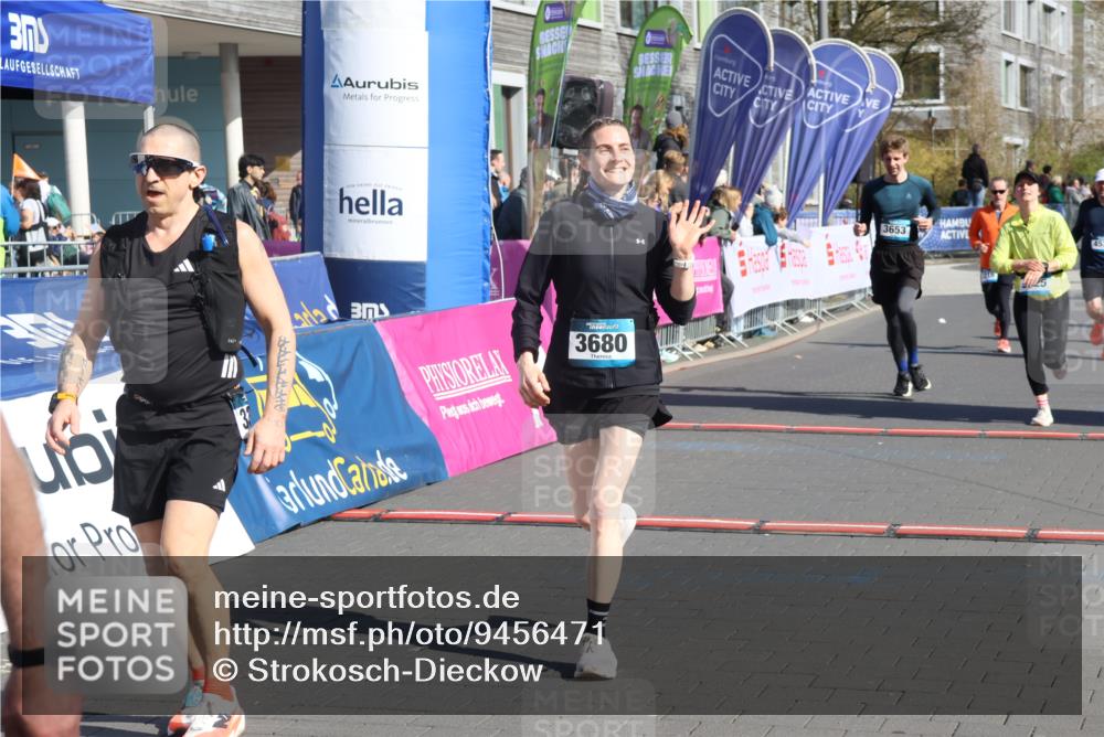 12.04.2026 - 45. Internationalen Wilhelmsburger Insellauf Strokosch-Dieckow http://msf.ph/oto/9456471 12.04.2026 10:46:03 Ziel 3337, 3680, 5325, 3653, 4139, 4531, 5694 meine-sportfotos.de