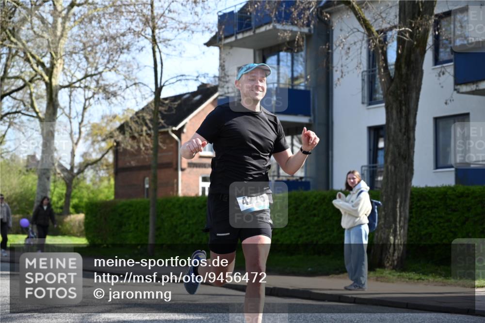 12.04.2026 - 45. Internationalen Wilhelmsburger Insellauf J. Mangold http://msf.ph/oto/9456472 12.04.2026 10:30:16 Ziel 5534, 3845, 5052, 4275, 4748, 4749, 3081, 3958, 4340, 2317, 5841, 5236, 4713, 2323, 4787, 3095, 3016 meine-sportfotos.de