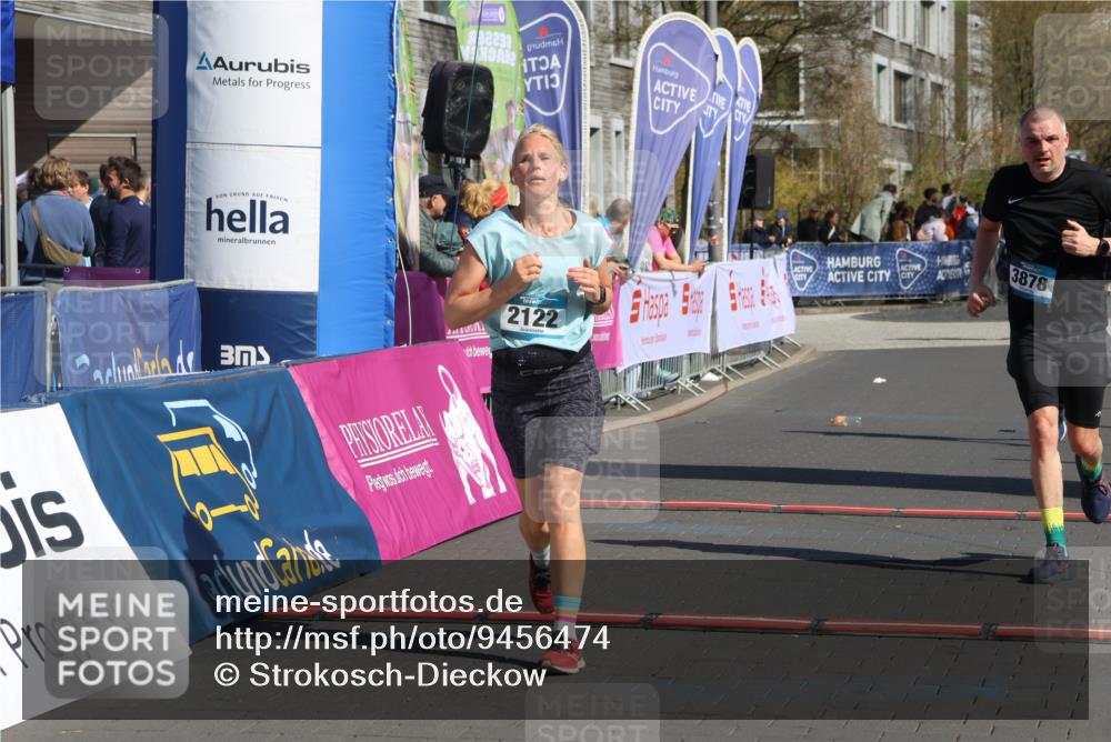 12.04.2026 - 45. Internationalen Wilhelmsburger Insellauf Strokosch-Dieckow http://msf.ph/oto/9456474 12.04.2026 11:03:06 Ziel 2122, 3878, 2016 meine-sportfotos.de