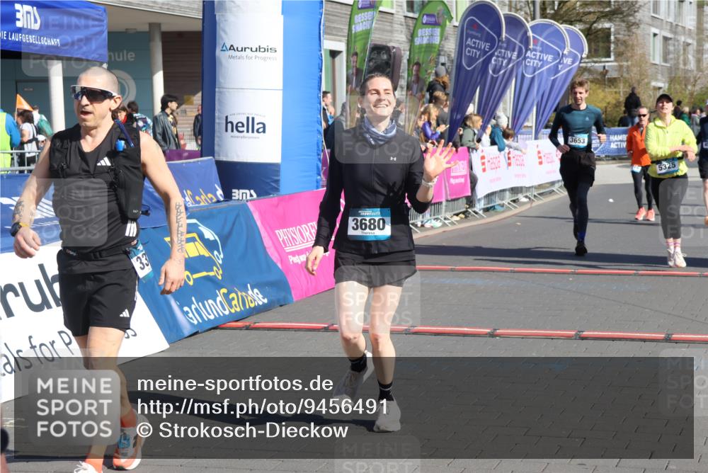 12.04.2026 - 45. Internationalen Wilhelmsburger Insellauf Strokosch-Dieckow http://msf.ph/oto/9456491 12.04.2026 10:46:03 Ziel 3337, 3680, 5325, 3653, 4139, 4531, 5694 meine-sportfotos.de