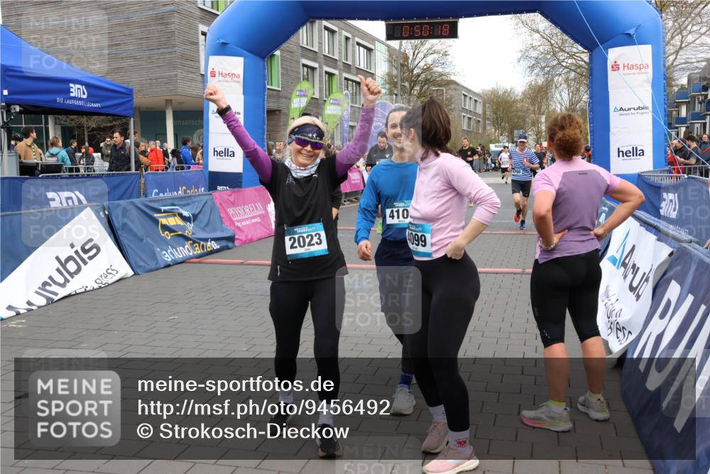 12.04.2026 - 45. Internationalen Wilhelmsburger Insellauf Strokosch-Dieckow http://msf.ph/oto/9456492 12.04.2026 13:03:17 Ziel 2023, 4100 meine-sportfotos.de