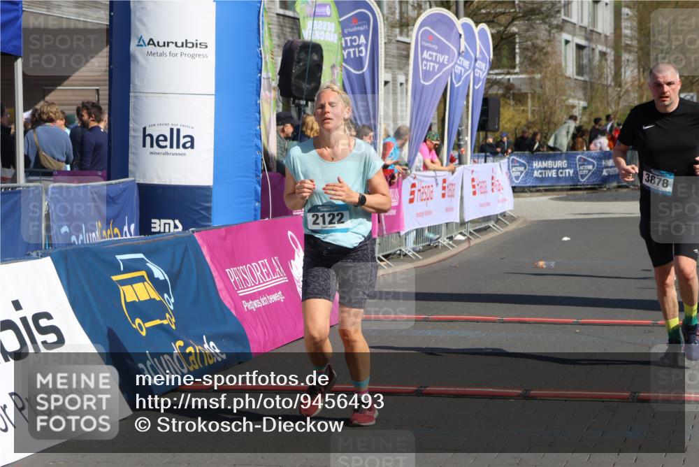 12.04.2026 - 45. Internationalen Wilhelmsburger Insellauf Strokosch-Dieckow http://msf.ph/oto/9456493 12.04.2026 11:03:06 Ziel 2122, 3878, 2016 meine-sportfotos.de