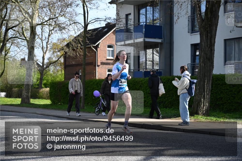 12.04.2026 - 45. Internationalen Wilhelmsburger Insellauf J. Mangold http://msf.ph/oto/9456499 12.04.2026 10:30:22 Ziel 5052, 4275, 4748, 4749, 3081, 3958, 4340, 2317, 5841, 5236, 4713, 2323, 2323, 4787, 3095, 3016, 2831, 5811, 2325 meine-sportfotos.de