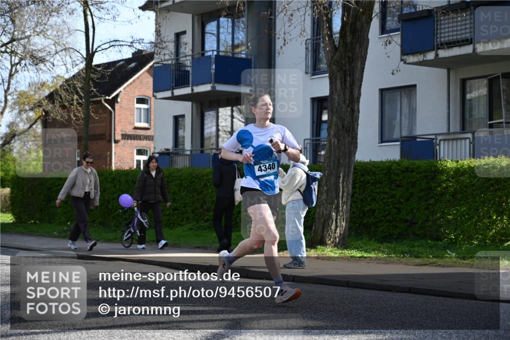 12.04.2026 - 45. Internationalen Wilhelmsburger Insellauf J. Mangold http://msf.ph/oto/9456507 12.04.2026 10:30:23 Ziel 5052, 4275, 4748, 4749, 3081, 3958, 4340, 2317, 5841, 5236, 4713, 2323, 4787, 3095, 3016, 2831, 5811, 2325 meine-sportfotos.de