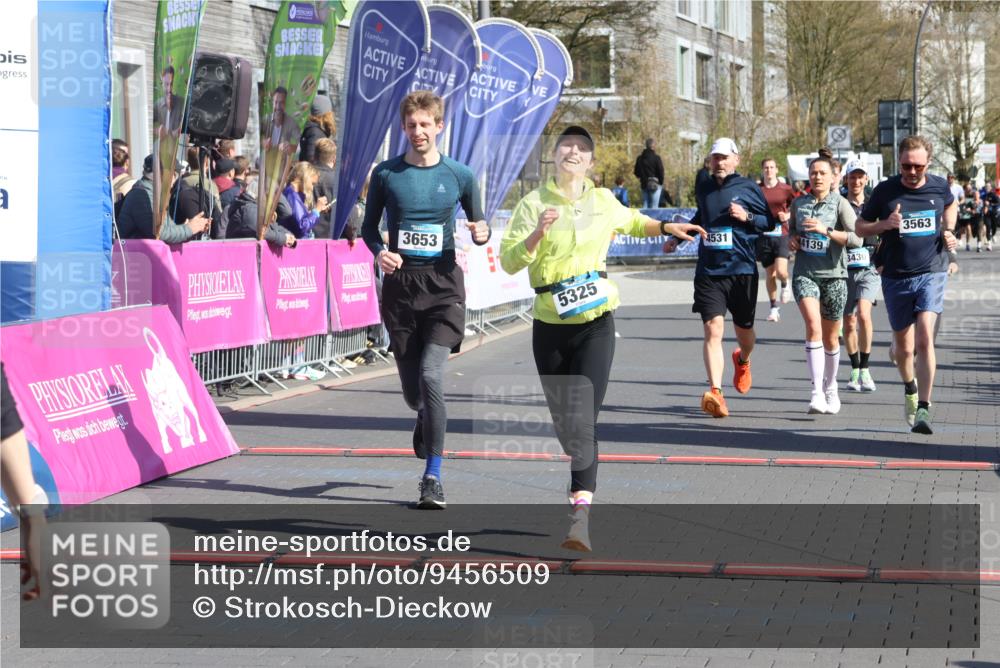 12.04.2026 - 45. Internationalen Wilhelmsburger Insellauf Strokosch-Dieckow http://msf.ph/oto/9456509 12.04.2026 10:46:05 Ziel 3337, 3680, 5325, 3653, 4139, 4531, 5694, 2216, 3430 meine-sportfotos.de