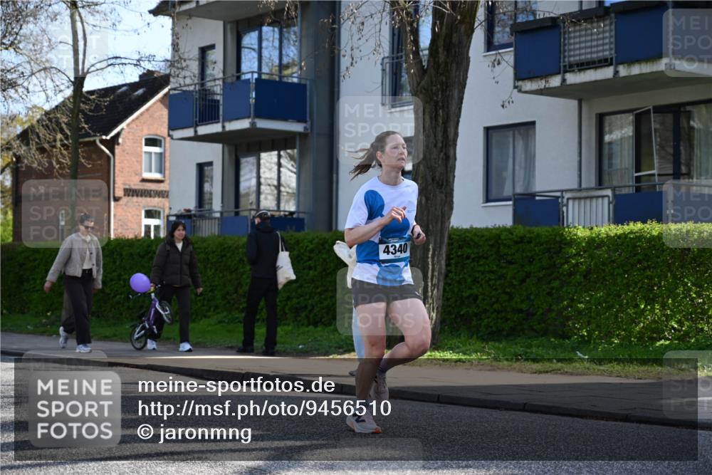 12.04.2026 - 45. Internationalen Wilhelmsburger Insellauf J. Mangold http://msf.ph/oto/9456510 12.04.2026 10:30:23 Ziel 5052, 4275, 4748, 4749, 3081, 3958, 4340, 2317, 5841, 5236, 4713, 2323, 4787, 3095, 3016, 2831, 5811, 2325 meine-sportfotos.de