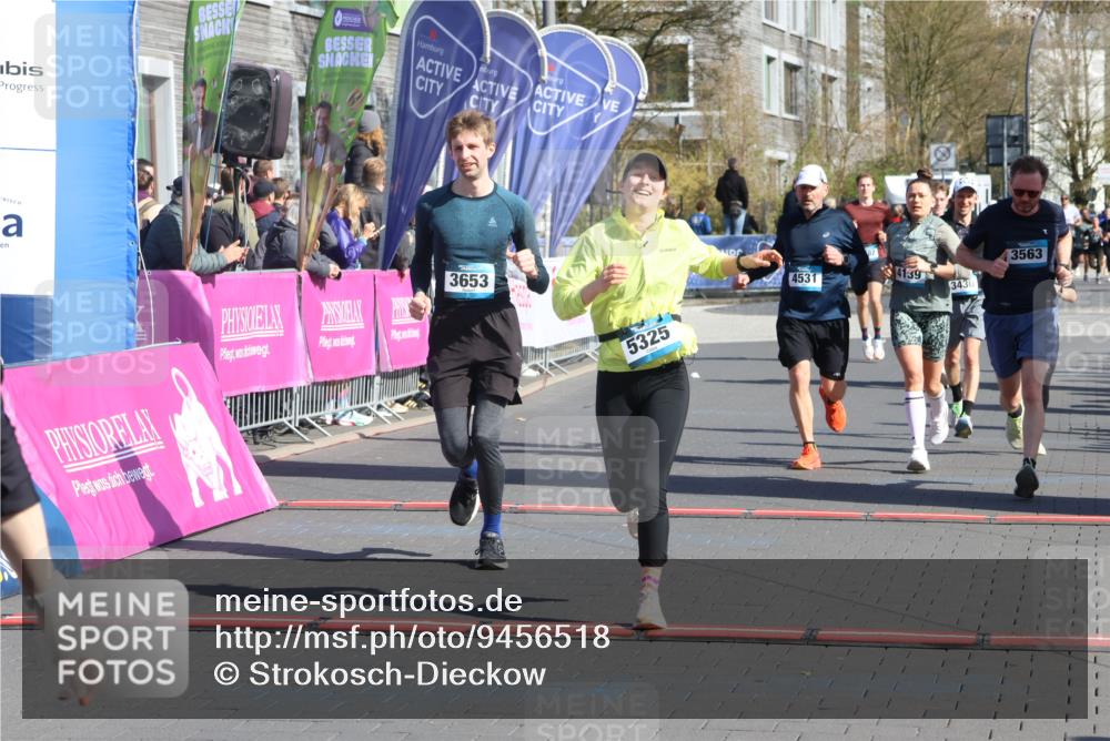 12.04.2026 - 45. Internationalen Wilhelmsburger Insellauf Strokosch-Dieckow http://msf.ph/oto/9456518 12.04.2026 10:46:05 Ziel 3337, 3680, 5325, 3653, 4139, 4531, 5694, 2216, 3430 meine-sportfotos.de