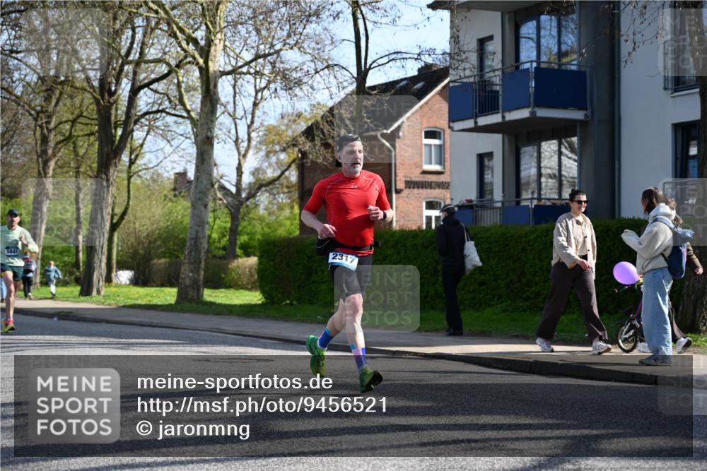 12.04.2026 - 45. Internationalen Wilhelmsburger Insellauf J. Mangold http://msf.ph/oto/9456521 12.04.2026 10:30:25 Ziel 4748, 4749, 3081, 3958, 4340, 2317, 5841, 5236, 4713, 2323, 4787, 3095, 3016, 2831, 5811, 2325, 5661 meine-sportfotos.de