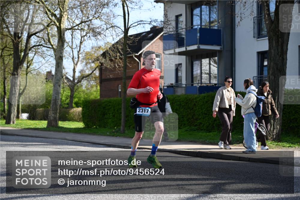 12.04.2026 - 45. Internationalen Wilhelmsburger Insellauf J. Mangold http://msf.ph/oto/9456524 12.04.2026 10:30:25 Ziel 4748, 4749, 3081, 3958, 4340, 2317, 5841, 5236, 4713, 2323, 4787, 3095, 3016, 2831, 5811, 2325, 5661 meine-sportfotos.de