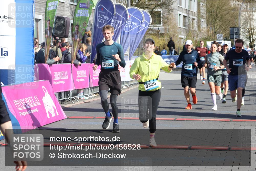 12.04.2026 - 45. Internationalen Wilhelmsburger Insellauf Strokosch-Dieckow http://msf.ph/oto/9456528 12.04.2026 10:46:05 Ziel 3337, 3680, 5325, 3653, 4139, 4531, 5694, 2216, 3430 meine-sportfotos.de