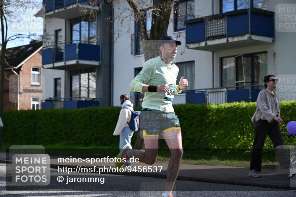 12.04.2026 - 45. Internationalen Wilhelmsburger Insellauf J. Mangold http://msf.ph/oto/9456537 12.04.2026 10:30:29 Ziel 3958, 4340, 2317, 5841, 5236, 4713, 2323, 4787, 3095, 3016, 2831, 2831, 5811, 2325, 5661, 4766 meine-sportfotos.de
