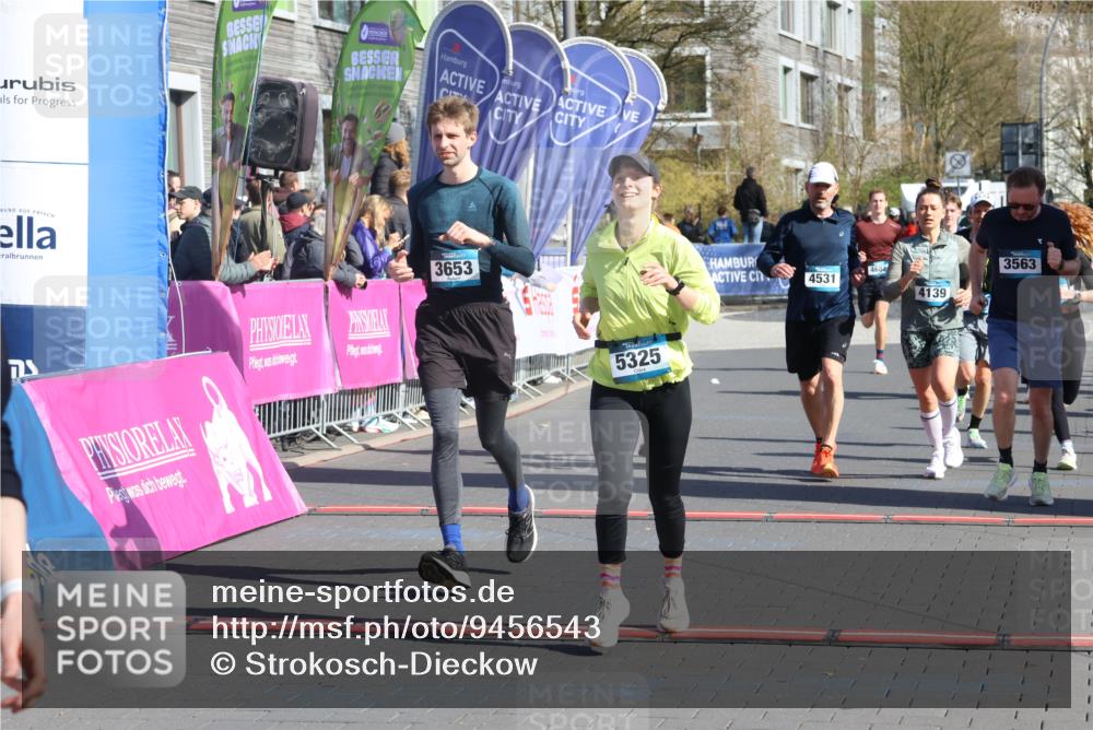 12.04.2026 - 45. Internationalen Wilhelmsburger Insellauf Strokosch-Dieckow http://msf.ph/oto/9456543 12.04.2026 10:46:05 Ziel 3337, 3680, 5325, 3653, 4139, 4531, 5694, 2216, 3430 meine-sportfotos.de