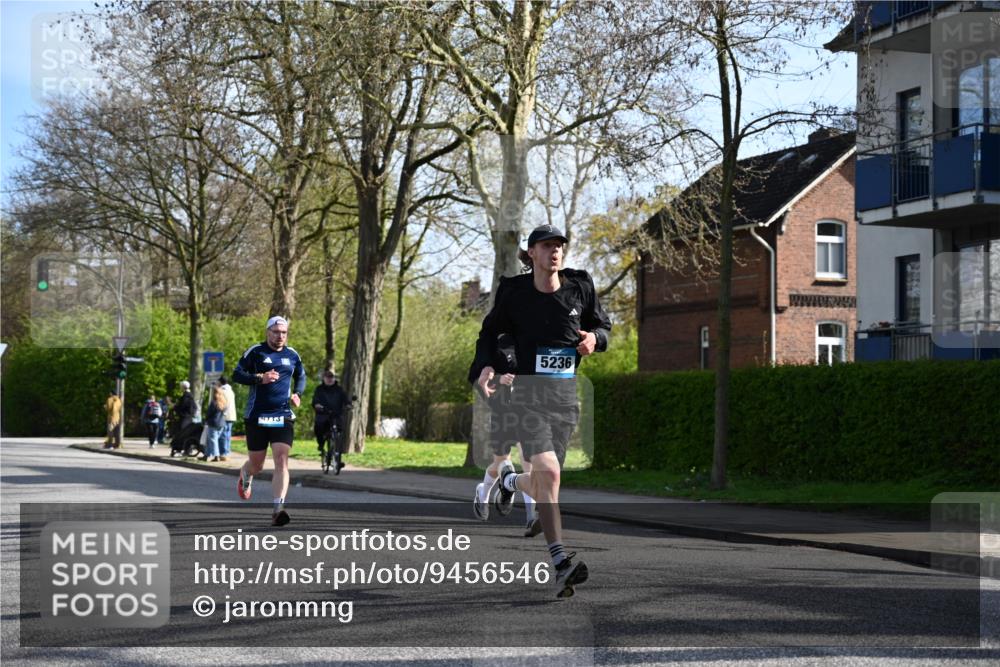 12.04.2026 - 45. Internationalen Wilhelmsburger Insellauf J. Mangold http://msf.ph/oto/9456546 12.04.2026 10:30:36 Ziel 5841, 5236, 4713, 2323, 4787, 3095, 3016, 2831, 5811, 2325, 5661, 5661, 4766, 4329, 4212, 5526 meine-sportfotos.de