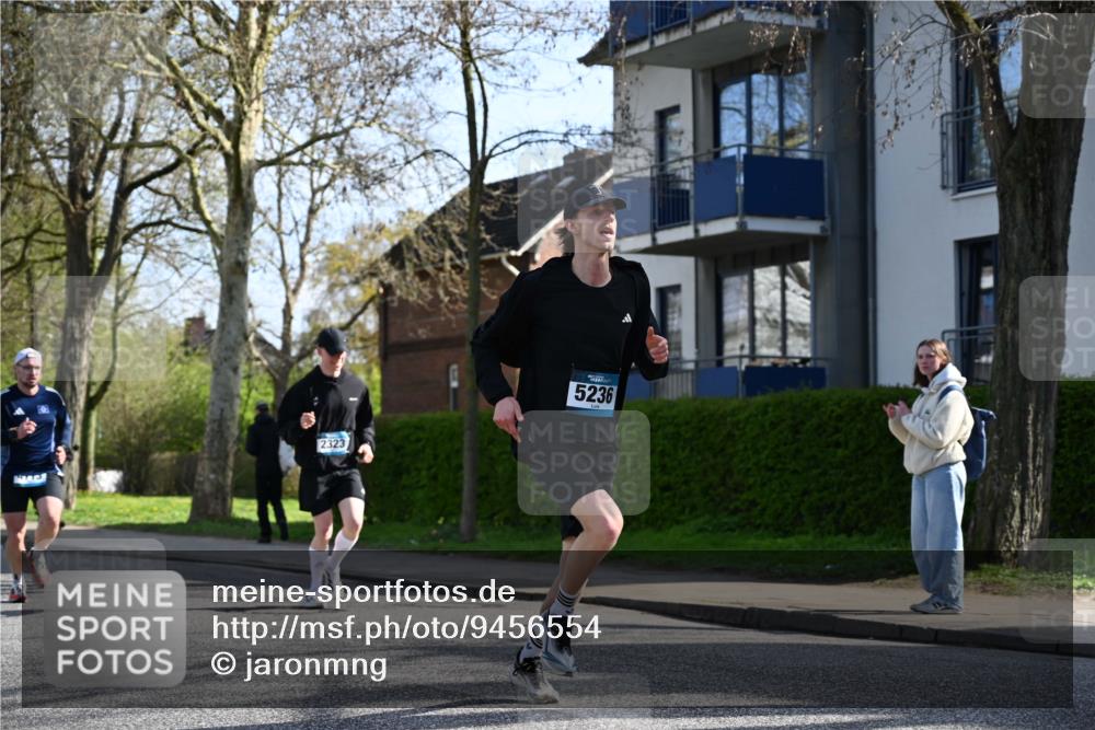 12.04.2026 - 45. Internationalen Wilhelmsburger Insellauf J. Mangold http://msf.ph/oto/9456554 12.04.2026 10:30:37 Ziel 5841, 5236, 4713, 2323, 4787, 3095, 3016, 2831, 5811, 2325, 5661, 4766, 4329, 4212, 5526 meine-sportfotos.de