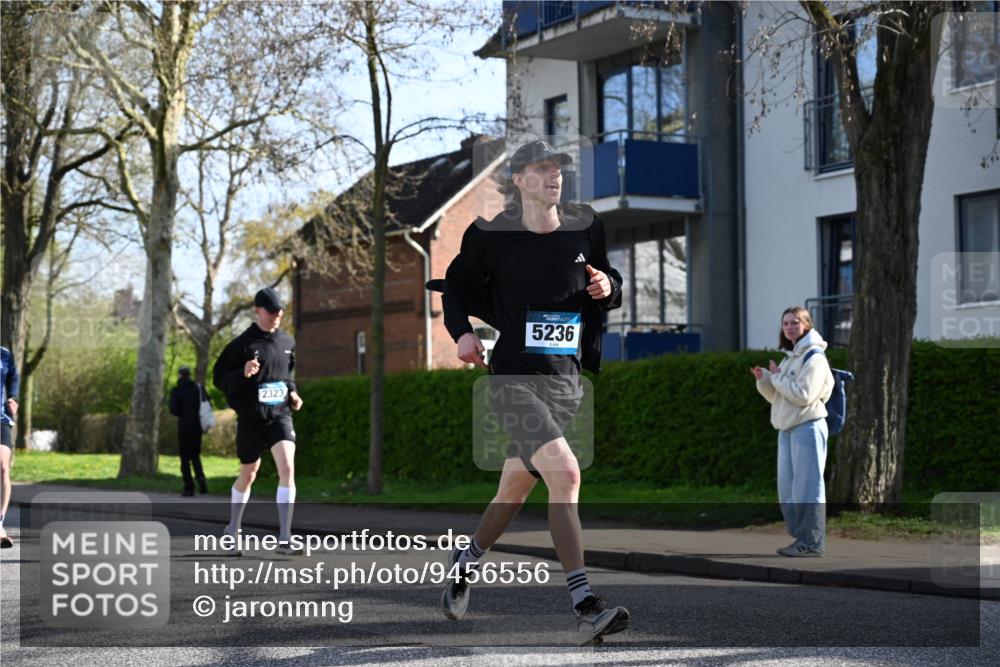 12.04.2026 - 45. Internationalen Wilhelmsburger Insellauf J. Mangold http://msf.ph/oto/9456556 12.04.2026 10:30:37 Ziel 5841, 5236, 4713, 2323, 4787, 3095, 3016, 2831, 5811, 2325, 5661, 4766, 4329, 4212, 5526 meine-sportfotos.de