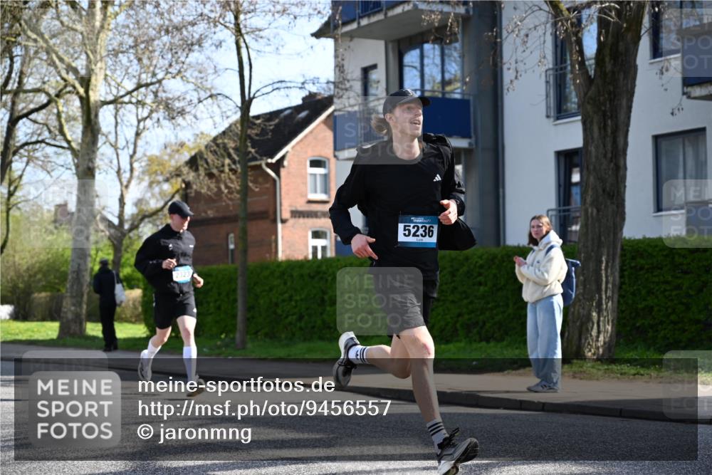 12.04.2026 - 45. Internationalen Wilhelmsburger Insellauf J. Mangold http://msf.ph/oto/9456557 12.04.2026 10:30:37 Ziel 5841, 5236, 4713, 2323, 4787, 3095, 3016, 2831, 5811, 2325, 5661, 4766, 4329, 4212, 5526 meine-sportfotos.de