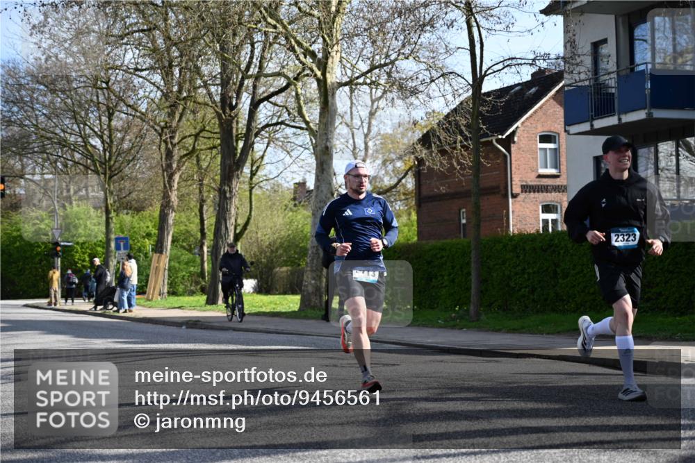 12.04.2026 - 45. Internationalen Wilhelmsburger Insellauf J. Mangold http://msf.ph/oto/9456561 12.04.2026 10:30:38 Ziel 5841, 5236, 4713, 2323, 4787, 3095, 3016, 3016, 2831, 5811, 2325, 5661, 4766, 4329, 4212, 5526, 2284 meine-sportfotos.de