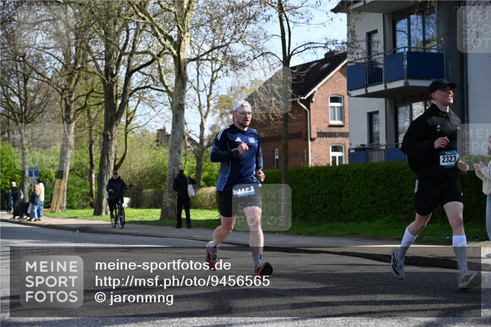 12.04.2026 - 45. Internationalen Wilhelmsburger Insellauf J. Mangold http://msf.ph/oto/9456565 12.04.2026 10:30:38 Ziel 5841, 5236, 4713, 2323, 4787, 3095, 3016, 3016, 2831, 5811, 2325, 5661, 4766, 4329, 4212, 5526, 2284 meine-sportfotos.de