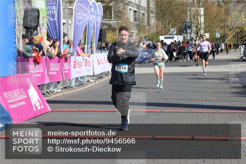 12.04.2026 - 45. Internationalen Wilhelmsburger Insellauf Strokosch-Dieckow http://msf.ph/oto/9456566 12.04.2026 11:03:10 Ziel 3878, 2016, 3052 meine-sportfotos.de