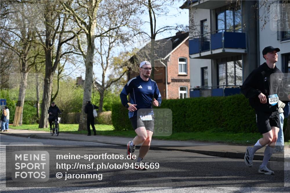 12.04.2026 - 45. Internationalen Wilhelmsburger Insellauf J. Mangold http://msf.ph/oto/9456569 12.04.2026 10:30:38 Ziel 5841, 5236, 4713, 2323, 4787, 3095, 3016, 3016, 2831, 5811, 2325, 5661, 4766, 4329, 4212, 5526, 2284 meine-sportfotos.de