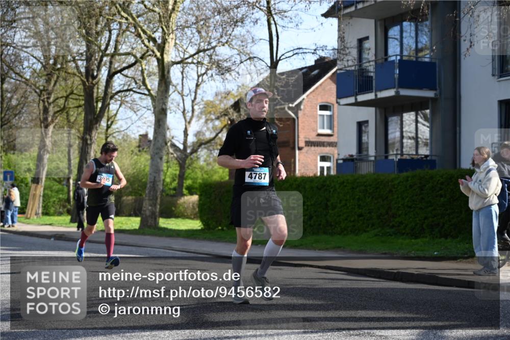 12.04.2026 - 45. Internationalen Wilhelmsburger Insellauf J. Mangold http://msf.ph/oto/9456582 12.04.2026 10:30:49 Ziel 4787, 3095, 3016, 2831, 5811, 2325, 5661, 4766, 4329, 4212, 5526, 2284, 3584, 3619 meine-sportfotos.de