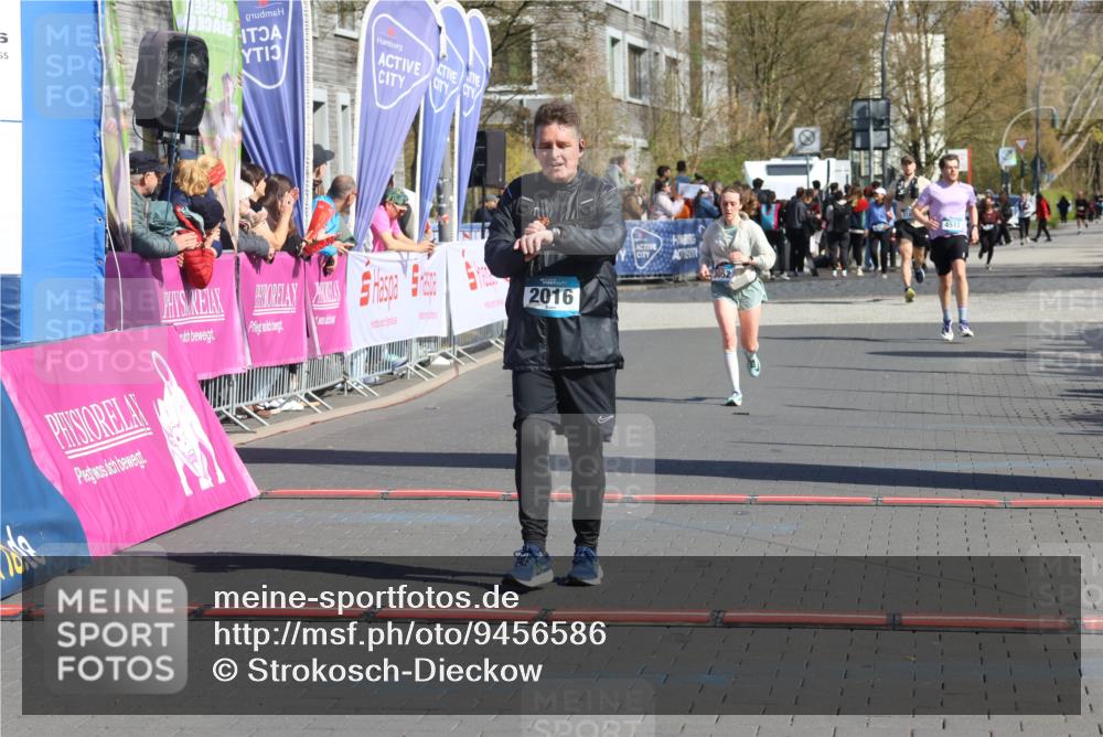 12.04.2026 - 45. Internationalen Wilhelmsburger Insellauf Strokosch-Dieckow http://msf.ph/oto/9456586 12.04.2026 11:03:10 Ziel 3878, 2016, 3052 meine-sportfotos.de