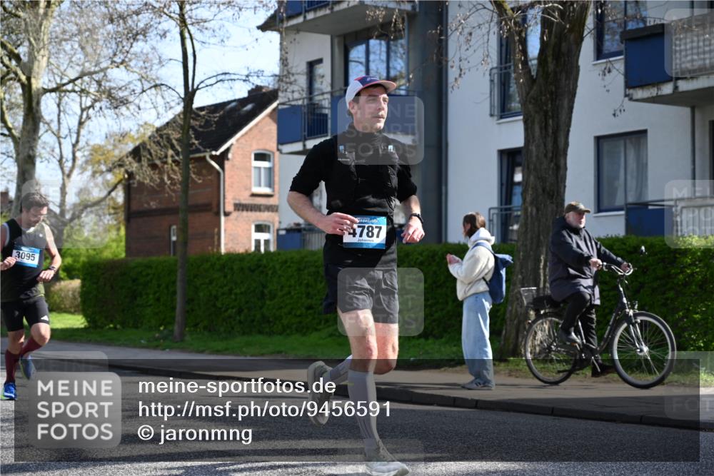 12.04.2026 - 45. Internationalen Wilhelmsburger Insellauf J. Mangold http://msf.ph/oto/9456591 12.04.2026 10:30:50 Ziel 4787, 3095, 3016, 2831, 5811, 2325, 5661, 4766, 4329, 4212, 5526, 2284, 2284, 3584, 3619 meine-sportfotos.de