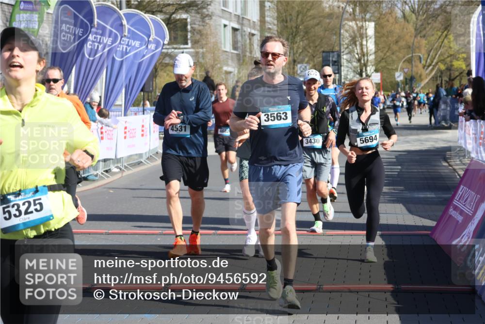 12.04.2026 - 45. Internationalen Wilhelmsburger Insellauf Strokosch-Dieckow http://msf.ph/oto/9456592 12.04.2026 10:46:07 Ziel 5325, 3653, 4139, 4531, 5694, 2216, 3430, 5594, 4481, 4682 meine-sportfotos.de