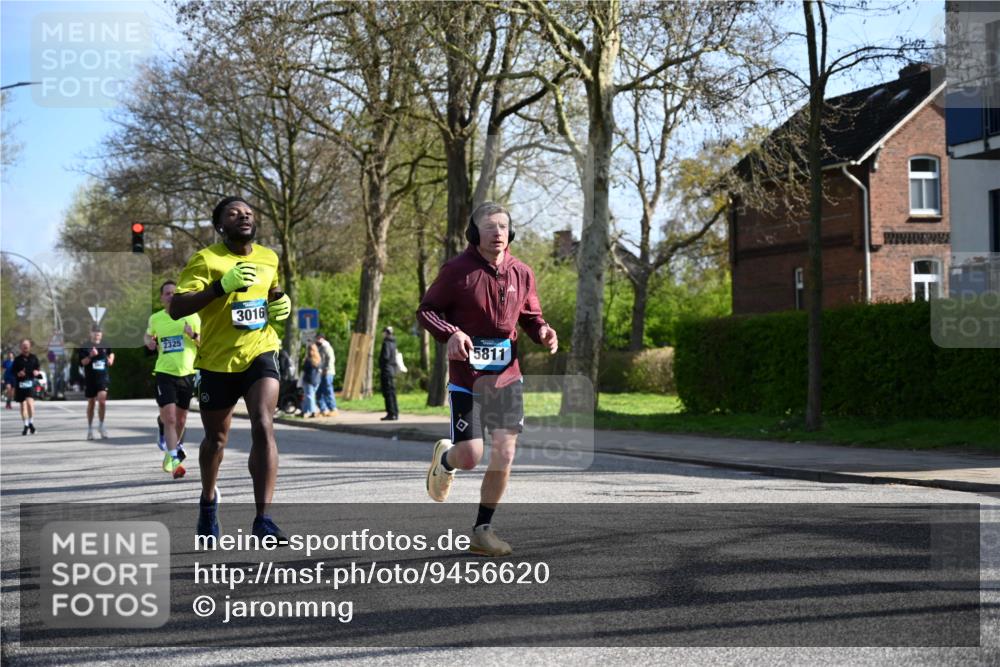 12.04.2026 - 45. Internationalen Wilhelmsburger Insellauf J. Mangold http://msf.ph/oto/9456620 12.04.2026 10:30:56 Ziel 4787, 3095, 3016, 2831, 5811, 2325, 5661, 4766, 4329, 4212, 5526, 2284, 3584, 3619, 3634, 2780 meine-sportfotos.de