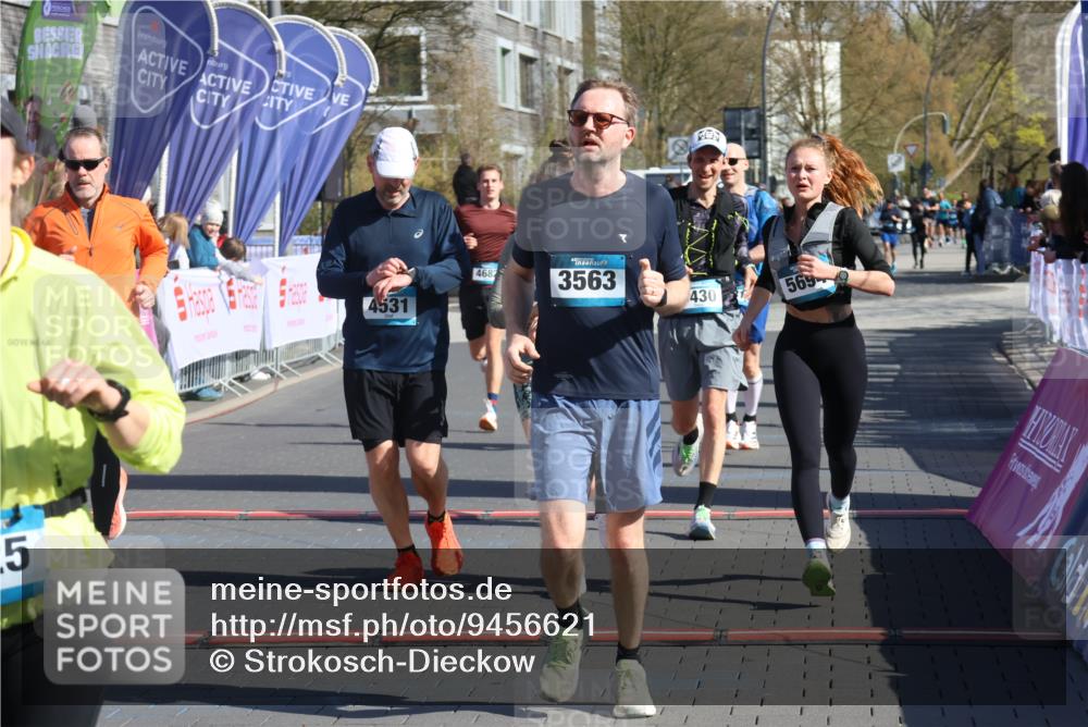 12.04.2026 - 45. Internationalen Wilhelmsburger Insellauf Strokosch-Dieckow http://msf.ph/oto/9456621 12.04.2026 10:46:07 Ziel 5325, 3653, 4139, 4531, 5694, 2216, 3430, 5594, 4481, 4682 meine-sportfotos.de
