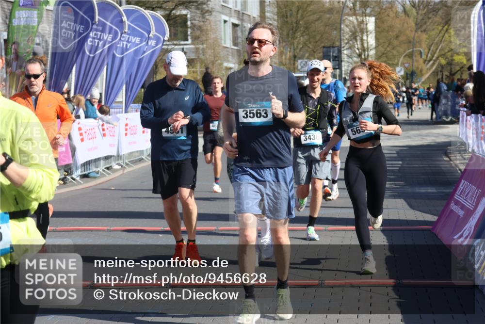 12.04.2026 - 45. Internationalen Wilhelmsburger Insellauf Strokosch-Dieckow http://msf.ph/oto/9456628 12.04.2026 10:46:07 Ziel 5325, 3653, 4139, 4531, 5694, 2216, 3430, 5594, 4481, 4682 meine-sportfotos.de