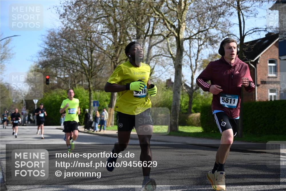 12.04.2026 - 45. Internationalen Wilhelmsburger Insellauf J. Mangold http://msf.ph/oto/9456629 12.04.2026 10:30:56 Ziel 4787, 3095, 3016, 2831, 5811, 2325, 5661, 4766, 4329, 4212, 5526, 2284, 3584, 3619, 3634, 2780 meine-sportfotos.de