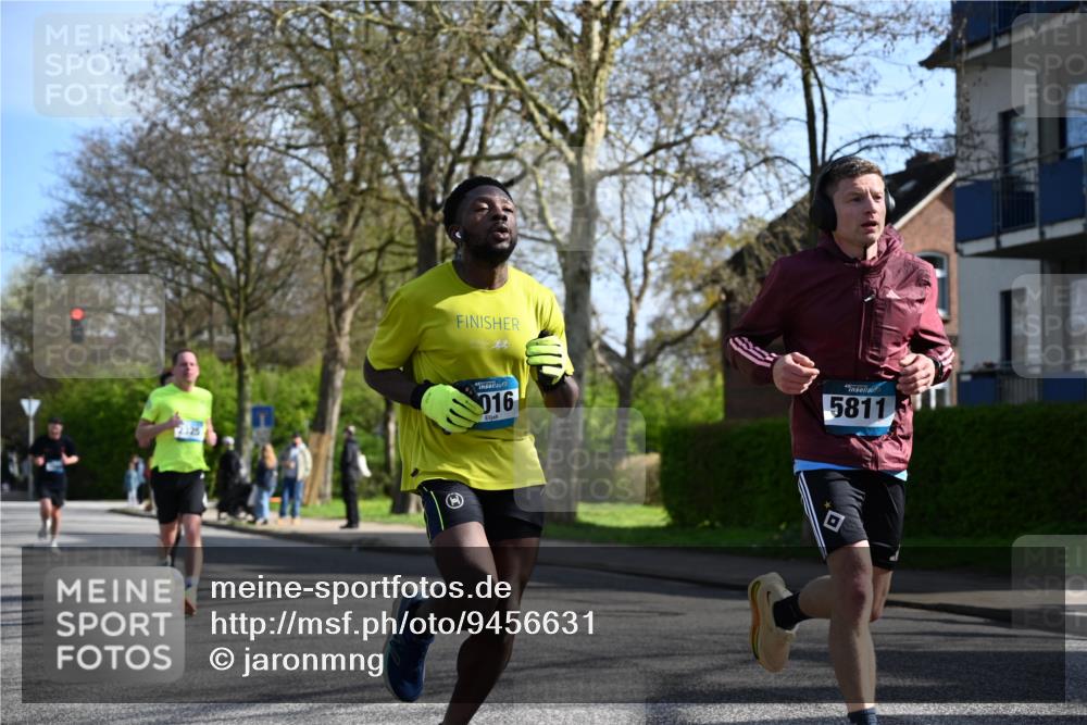 12.04.2026 - 45. Internationalen Wilhelmsburger Insellauf J. Mangold http://msf.ph/oto/9456631 12.04.2026 10:30:57 Ziel 3095, 3016, 2831, 5811, 2325, 5661, 4766, 4329, 4212, 4329, 4212, 5526, 2284, 3584, 3619, 3634, 2780, 5653, 3706 meine-sportfotos.de