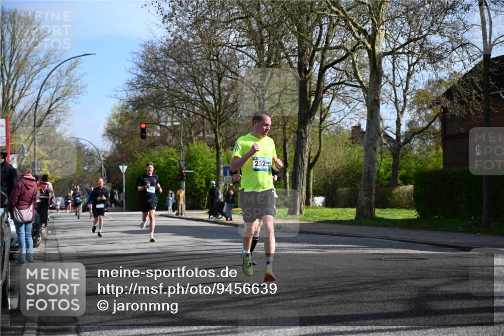 12.04.2026 - 45. Internationalen Wilhelmsburger Insellauf J. Mangold http://msf.ph/oto/9456639 12.04.2026 10:30:58 Ziel 3095, 3016, 2831, 5811, 2325, 5661, 4766, 4329, 4212, 5526, 2284, 3584, 3584, 3619, 3634, 2780, 5653, 3706 meine-sportfotos.de