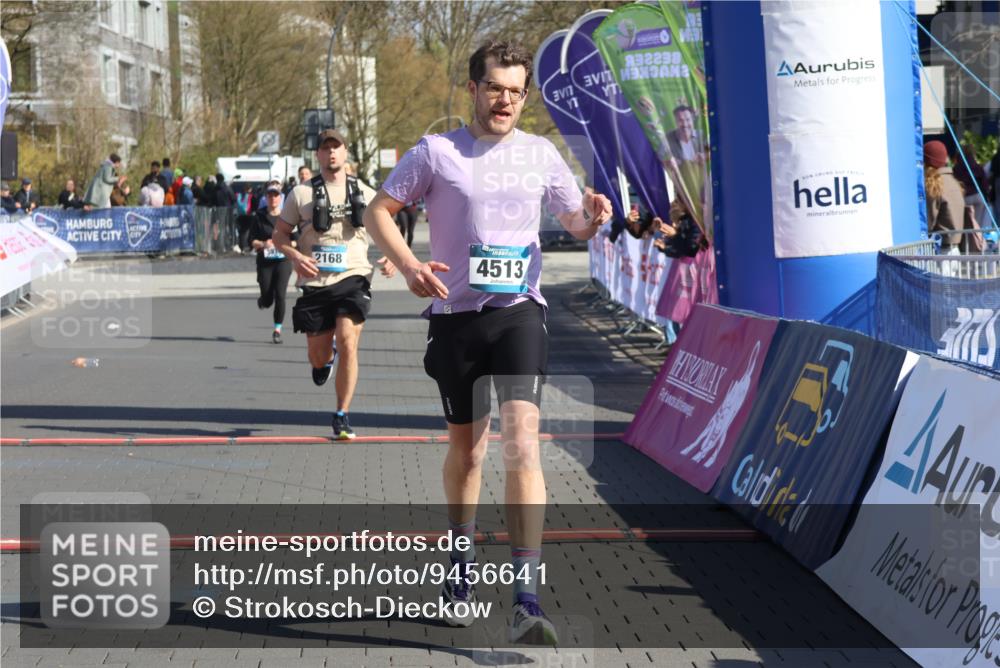 12.04.2026 - 45. Internationalen Wilhelmsburger Insellauf Strokosch-Dieckow http://msf.ph/oto/9456641 12.04.2026 11:03:18 Ziel 3052, 4513, 2168, 3910 meine-sportfotos.de