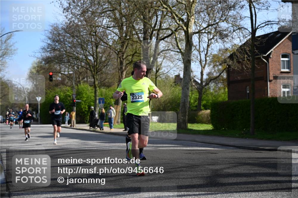 12.04.2026 - 45. Internationalen Wilhelmsburger Insellauf J. Mangold http://msf.ph/oto/9456646 12.04.2026 10:30:58 Ziel 3095, 3016, 2831, 5811, 2325, 5661, 4766, 4329, 4212, 5526, 2284, 3584, 3584, 3619, 3634, 2780, 5653, 3706 meine-sportfotos.de