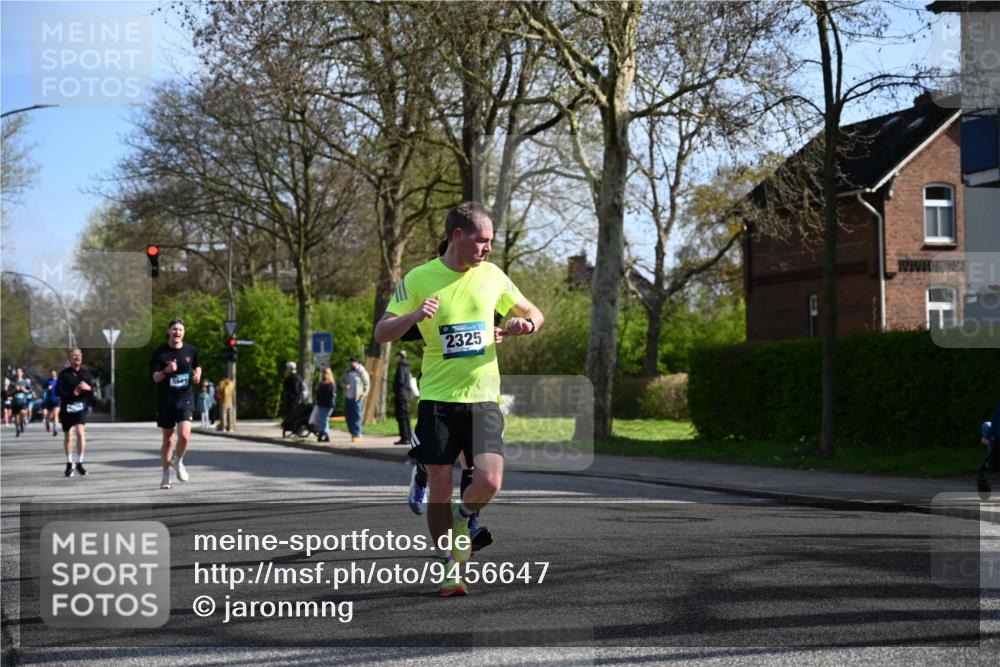 12.04.2026 - 45. Internationalen Wilhelmsburger Insellauf J. Mangold http://msf.ph/oto/9456647 12.04.2026 10:30:58 Ziel 3095, 3016, 2831, 5811, 2325, 5661, 4766, 4329, 4212, 5526, 2284, 3584, 3584, 3619, 3634, 2780, 5653, 3706 meine-sportfotos.de
