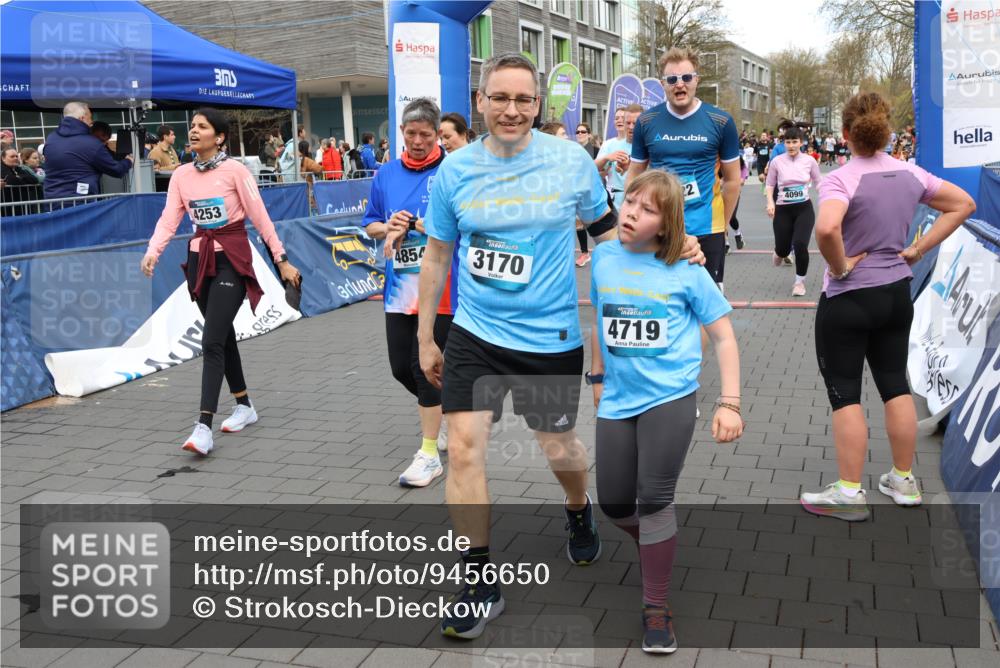 12.04.2026 - 45. Internationalen Wilhelmsburger Insellauf Strokosch-Dieckow http://msf.ph/oto/9456650 12.04.2026 13:03:11 Ziel 3170, 4719 meine-sportfotos.de