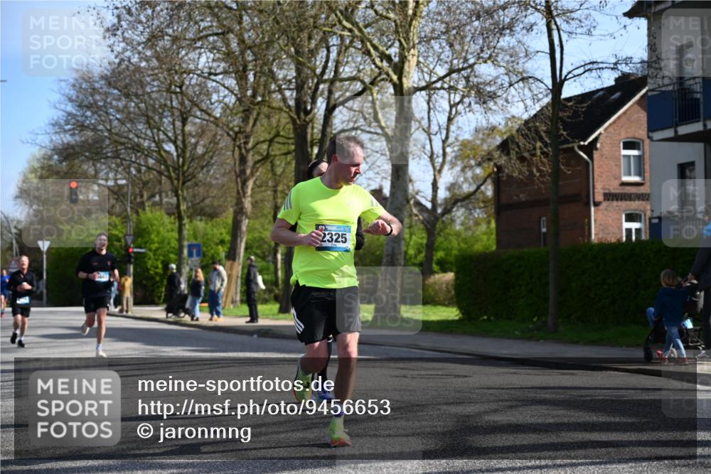 12.04.2026 - 45. Internationalen Wilhelmsburger Insellauf J. Mangold http://msf.ph/oto/9456653 12.04.2026 10:30:59 Ziel 3016, 2831, 5811, 2325, 5661, 4766, 4329, 4212, 5526, 5526, 2284, 3584, 3619, 3619, 3634, 2780, 5653, 3706 meine-sportfotos.de