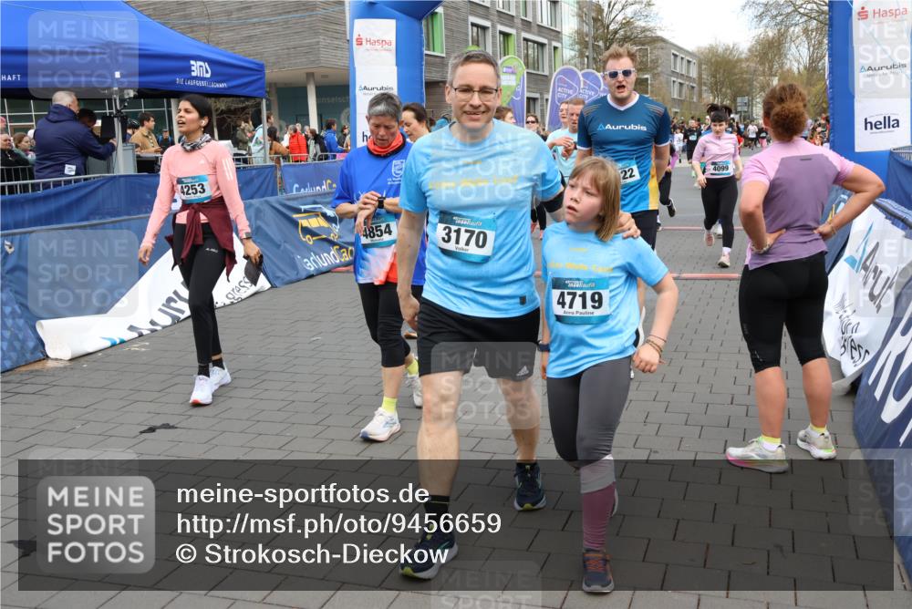 12.04.2026 - 45. Internationalen Wilhelmsburger Insellauf Strokosch-Dieckow http://msf.ph/oto/9456659 12.04.2026 13:03:11 Ziel 3170, 4719 meine-sportfotos.de