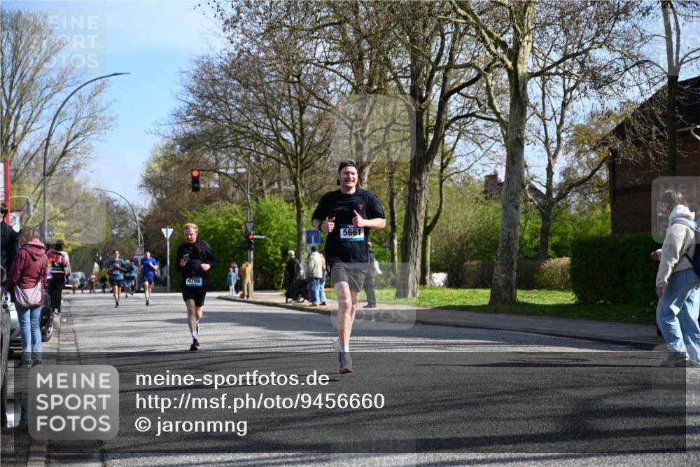 12.04.2026 - 45. Internationalen Wilhelmsburger Insellauf J. Mangold http://msf.ph/oto/9456660 12.04.2026 10:31:01 Ziel 3016, 2831, 5811, 2325, 5661, 4766, 4329, 4212, 5526, 2284, 3584, 3619, 3634, 2780, 5653, 3706 meine-sportfotos.de