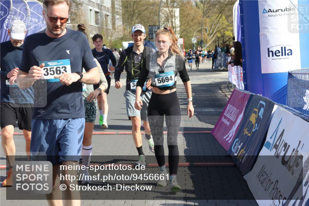 12.04.2026 - 45. Internationalen Wilhelmsburger Insellauf Strokosch-Dieckow http://msf.ph/oto/9456661 12.04.2026 10:46:08 Ziel 5325, 3653, 4139, 4531, 5694, 2216, 3430, 5594, 4481, 4682 meine-sportfotos.de