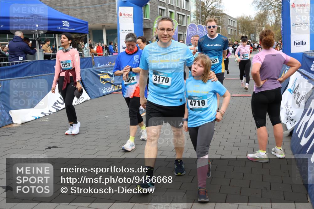 12.04.2026 - 45. Internationalen Wilhelmsburger Insellauf Strokosch-Dieckow http://msf.ph/oto/9456668 12.04.2026 13:03:11 Ziel 3170, 4719 meine-sportfotos.de