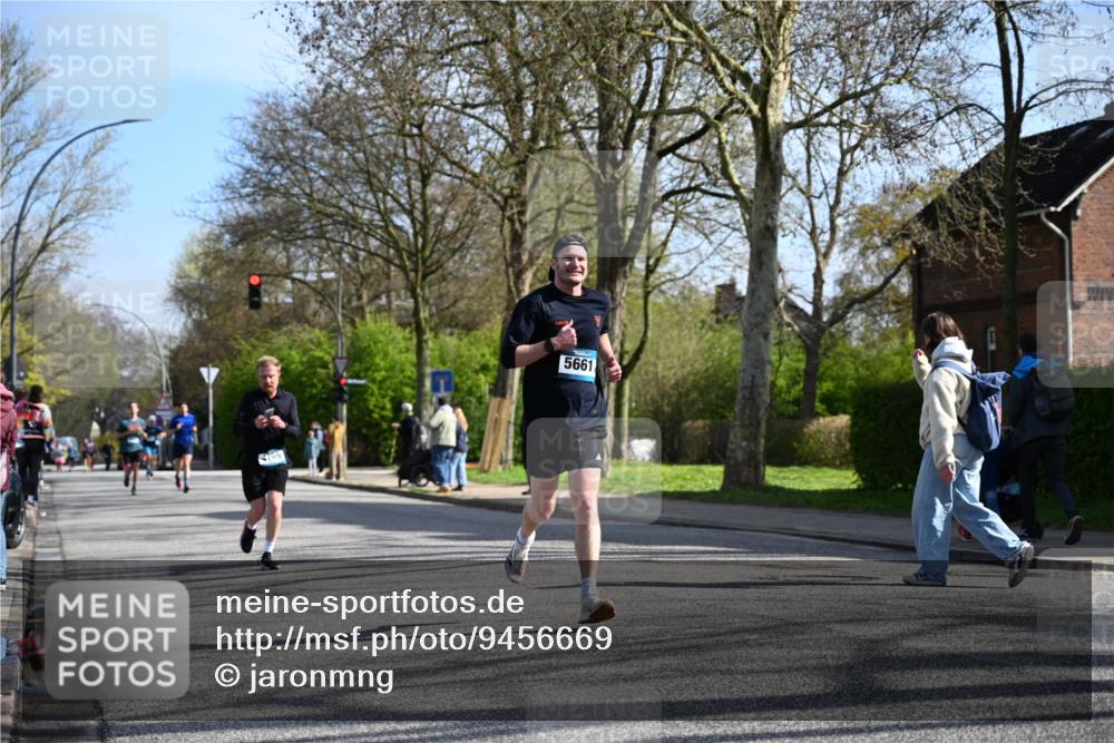 12.04.2026 - 45. Internationalen Wilhelmsburger Insellauf J. Mangold http://msf.ph/oto/9456669 12.04.2026 10:31:01 Ziel 3016, 2831, 5811, 2325, 5661, 4766, 4329, 4212, 5526, 2284, 3584, 3619, 3634, 2780, 5653, 3706 meine-sportfotos.de